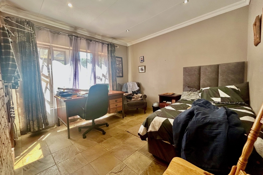 6 Bedroom Property for Sale in Melodie North West